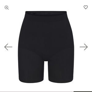 SKIMS Seamless Sculpt Shape wear Shorts: Onyx